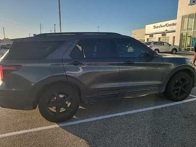 2020 Ford Explorer, $0. Photo 2