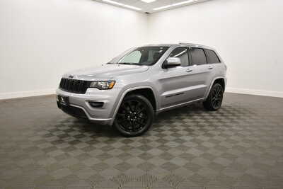 2018 Jeep Grand Cherokee, $15349. Photo 2