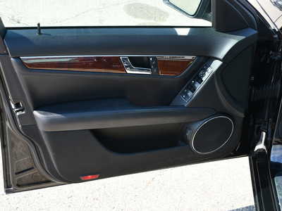 2009 Mercedes-Benz C300, $5949. Photo 12