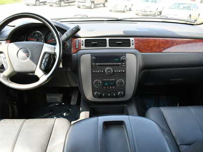 2013 GMC Yukon XL, $6495. Photo 3