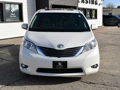 2017 Toyota Sienna, $14999. Photo 11