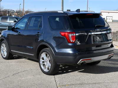 2017 Ford Explorer, $8999. Photo 5