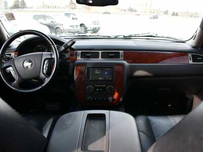 2010 Chevrolet Suburban, $7999. Photo 3