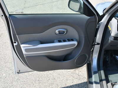 2016 Kia Soul EV, $6495. Photo 12