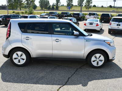 2016 Kia Soul EV, $6495. Photo 8