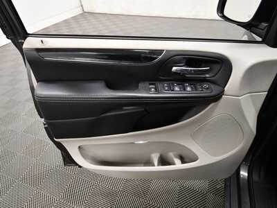 2017 Dodge Caravan, Grand, $5999. Photo 12