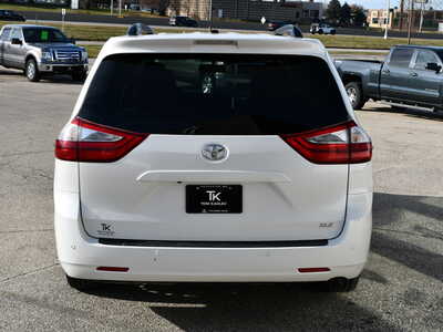 2017 Toyota Sienna, $12999. Photo 6