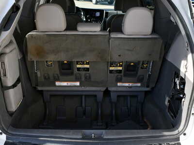 2017 Toyota Sienna, $12999. Photo 7