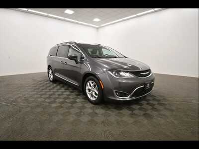 2017 Chrysler Pacifica, $10149. Photo 10