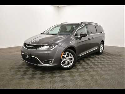 2017 Chrysler Pacifica, $9799. Photo 2