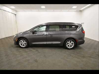 2017 Chrysler Pacifica, $9799. Photo 4