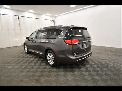 2017 Chrysler Pacifica, $9799. Photo 5