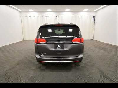 2017 Chrysler Pacifica, $9799. Photo 6