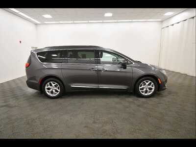 2017 Chrysler Pacifica, $10149. Photo 9