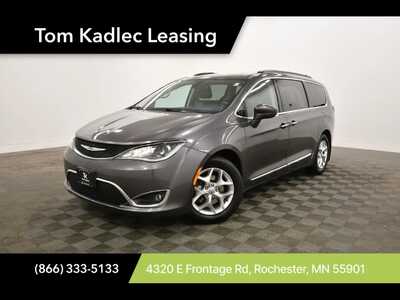 2017 Chrysler Pacifica, $9799. Photo 1