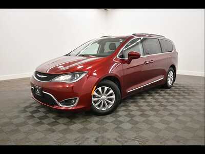 2017 Chrysler Pacifica, $11114. Photo 2