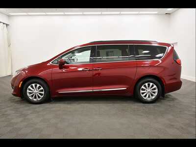 2017 Chrysler Pacifica, $11114. Photo 4