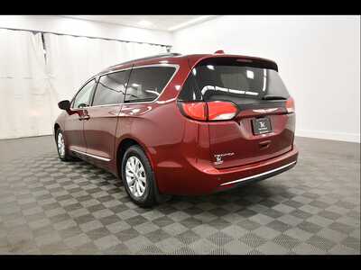 2017 Chrysler Pacifica, $11114. Photo 5