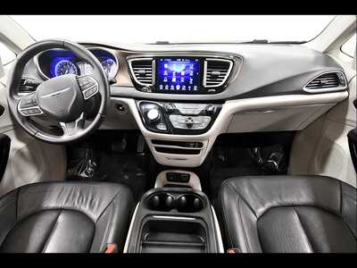 2017 Chrysler Pacifica, $13103. Photo 3