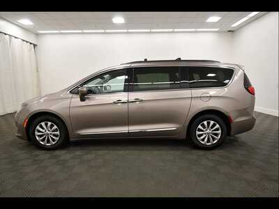 2017 Chrysler Pacifica, $13103. Photo 4