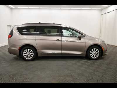 2017 Chrysler Pacifica, $13103. Photo 9