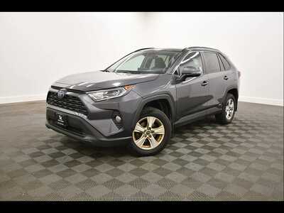 2019 Toyota RAV4, $19349. Photo 2