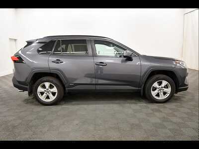 2019 Toyota RAV4, $19349. Photo 9