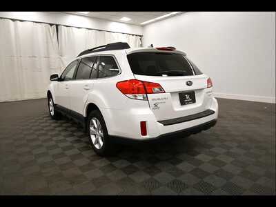 2014 Subaru Outback, $6115. Photo 5