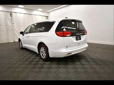 2024 Chrysler Voyager, $22349. Photo 5