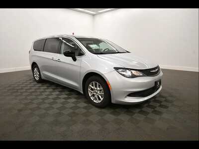 2024 Chrysler Voyager, $21849. Photo 10