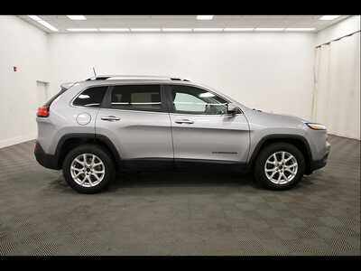2017 Jeep Cherokee, $9849. Photo 9