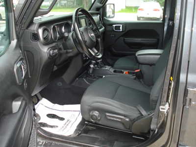 2021 Jeep Gladiator, $30975. Photo 7