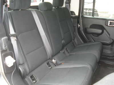 2021 Jeep Gladiator, $30975. Photo 8