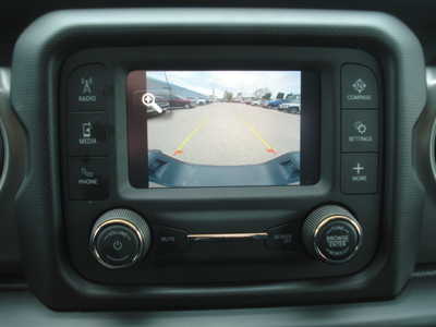2021 Jeep Gladiator, $30975. Photo 10