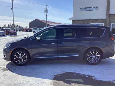 2017 Chrysler Pacifica, $18575. Photo 2