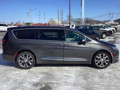 2017 Chrysler Pacifica, $18575. Photo 5