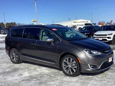 2017 Chrysler Pacifica, $18575. Photo 6