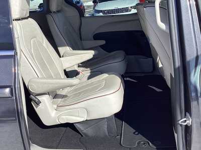 2017 Chrysler Pacifica, $18575. Photo 8