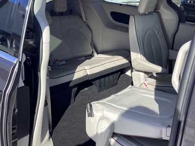 2017 Chrysler Pacifica, $18575. Photo 9