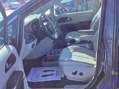 2017 Chrysler Pacifica, $18575. Photo 11