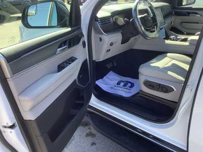 2025 Jeep Wagoneer, $65326. Photo 11