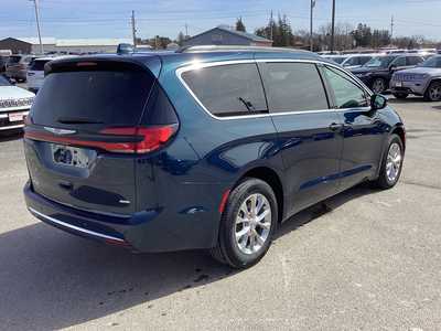 2022 Chrysler Pacifica, $31975. Photo 4