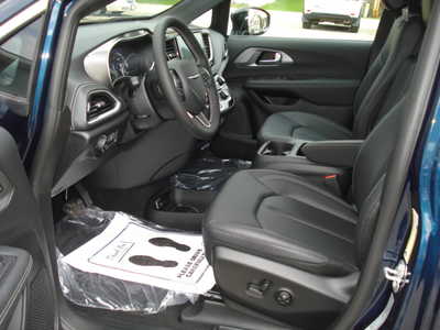 2025 Chrysler Pacifica, $44987. Photo 7