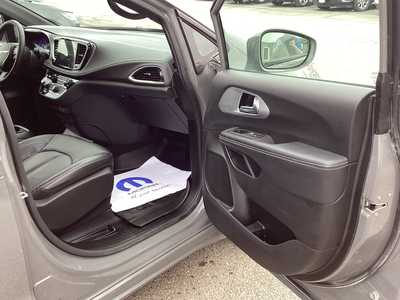 2022 Chrysler Pacifica, $32975. Photo 7