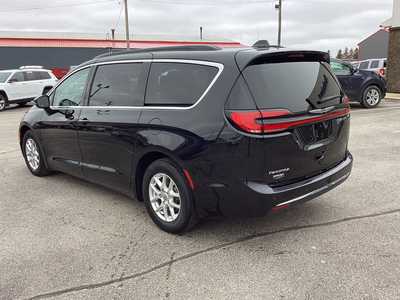 2022 Chrysler Pacifica, $28975. Photo 3