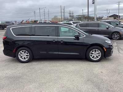 2022 Chrysler Pacifica, $28975. Photo 5