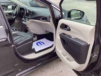 2022 Chrysler Pacifica, $28975. Photo 7