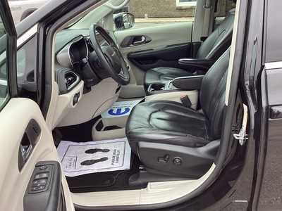 2022 Chrysler Pacifica, $28975. Photo 10