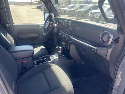 2023 Jeep Gladiator, $36575. Photo 6