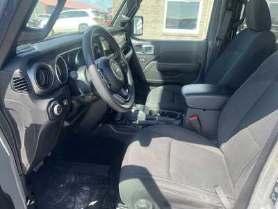 2023 Jeep Gladiator, $36575. Photo 8